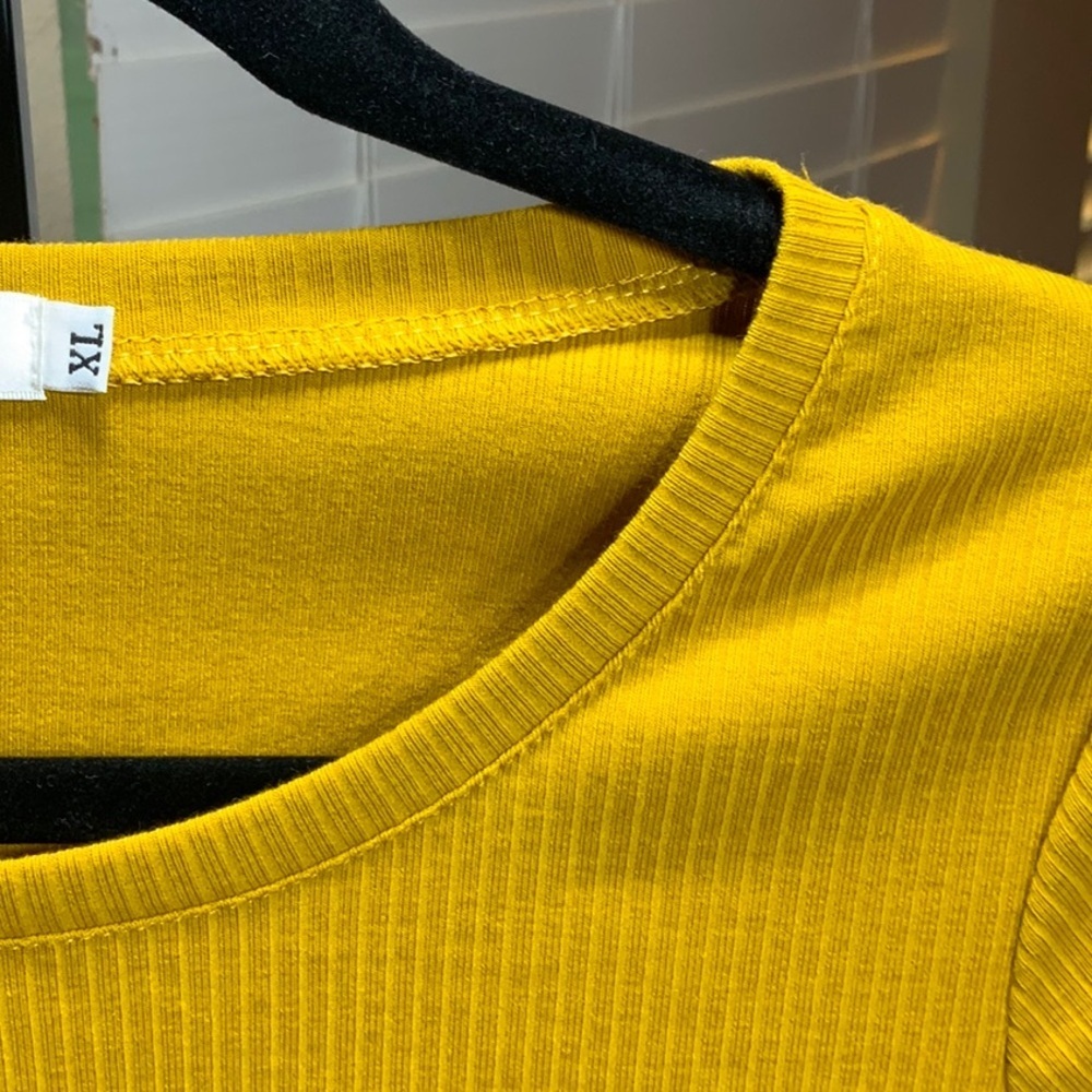 Q&N Women's Yellow Short Sleeve Blouse - Picture 6 of 9